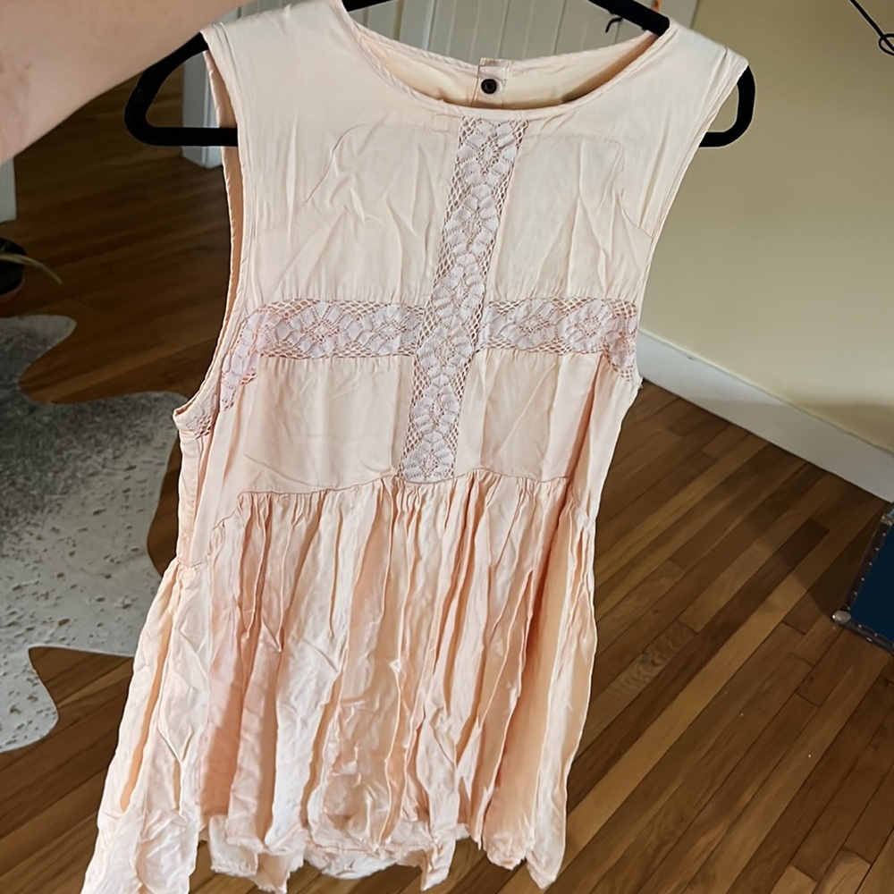 Bourque dress. Flowey, Apricot color with Beautiful detailing & back. Size 8.
